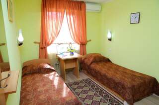Отель Alpinist Hotel Бишкек Стандартный двухместный номер с 1 кроватью или 2 отдельными кроватями-9